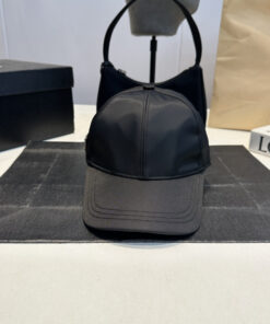 PRADAプラダ ストリートスタイルクラシック・キャップバケットハットPRADA26-03